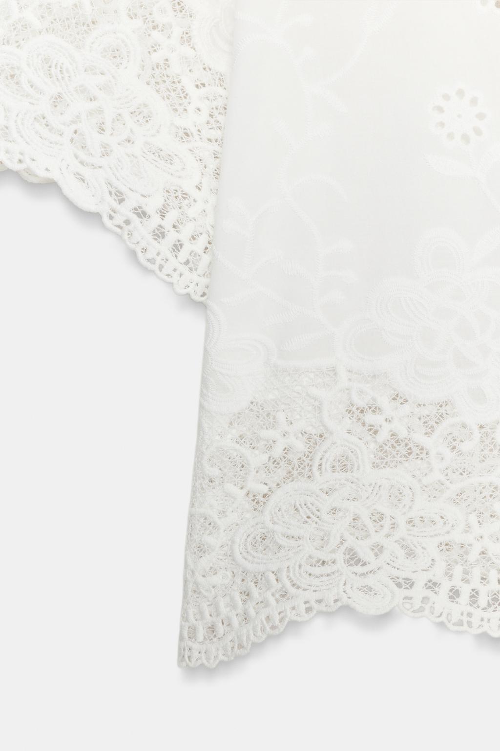 РУБАШКА С ПЕРФОРИРОВАННОЙ ВЫШИВКОЙ