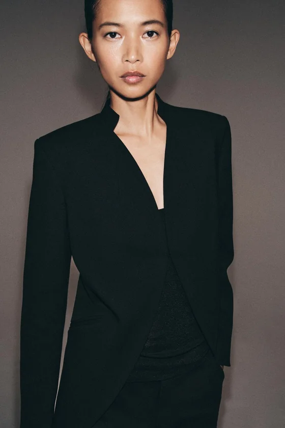 ДЛИННЫЙ МИНИМАЛИСТИЧНЫЙ БЛЕЙЗЕР — коллекция Zara «ZW» лимитированная серия
