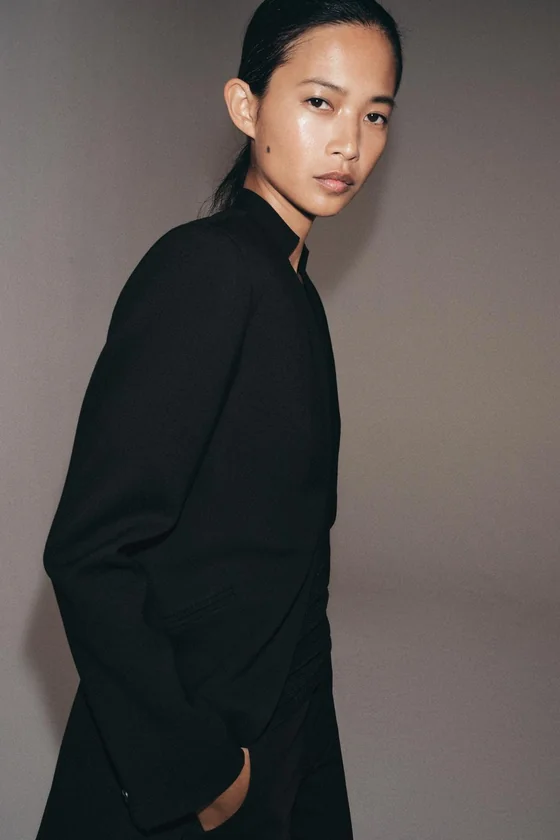ДЛИННЫЙ МИНИМАЛИСТИЧНЫЙ БЛЕЙЗЕР — коллекция Zara «ZW» лимитированная серия