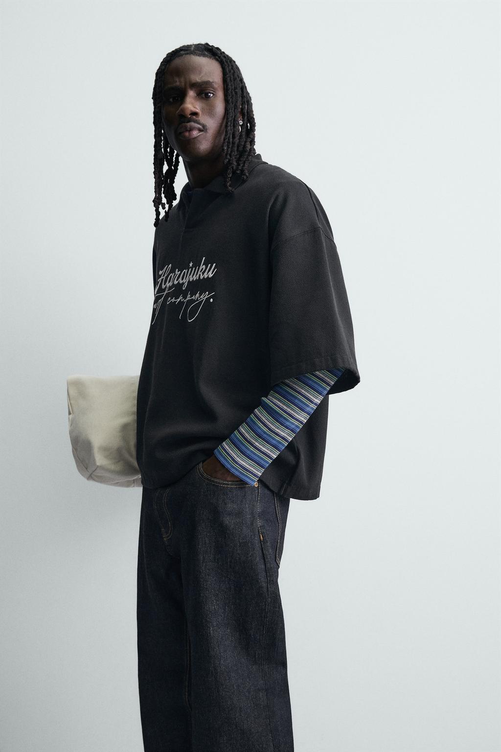 ПОЛО С ВЫШИВКОЙ ИЗ РЕЛЬЕФНОГО ТРИКОТАЖА