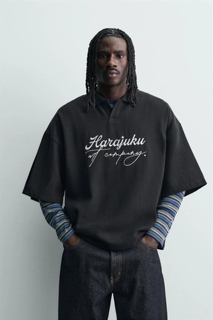 Поло с вышивкой из рельефного трикотажа- Заказать в России