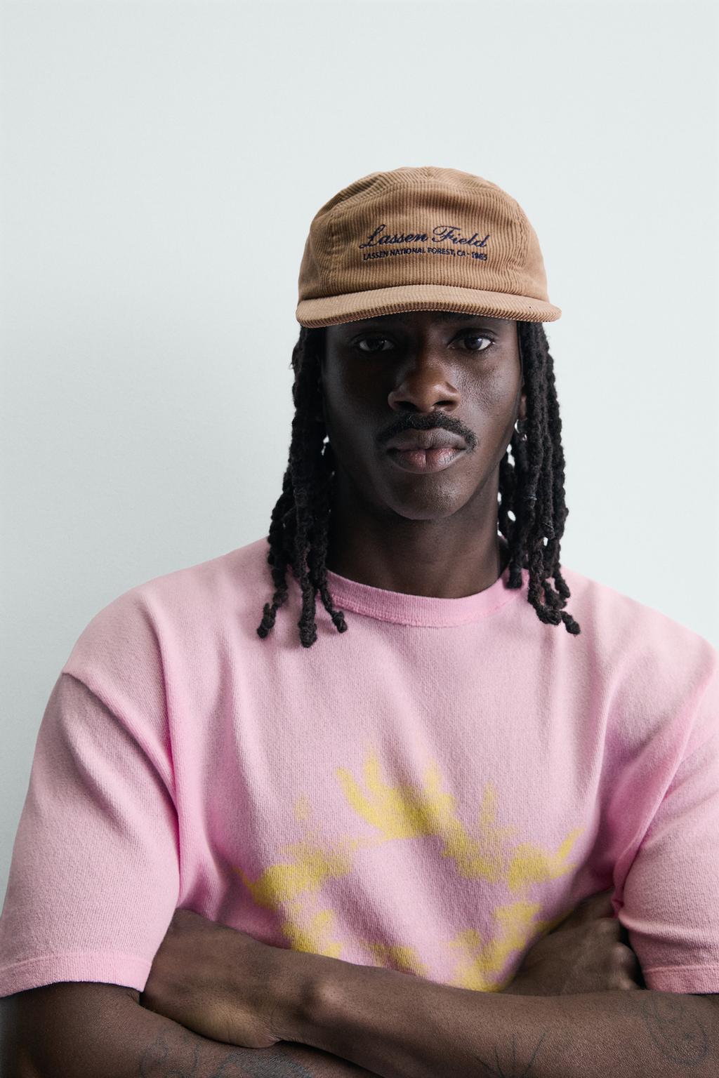 ФУТБОЛКА С КОНТРАСТНЫМ ПРИНТОМ