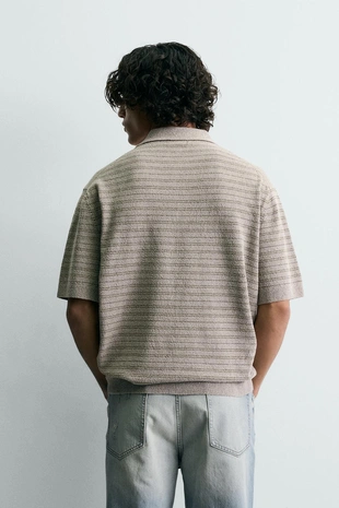 Поло из рельефного буклированного трикотажа- Заказать в России