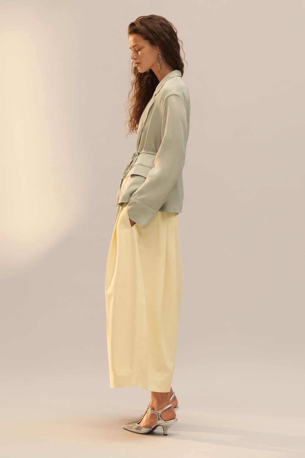 Эксклюзивный атласный блейзер с карманами