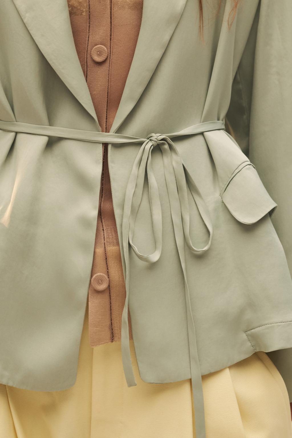 Эксклюзивный атласный блейзер с карманами