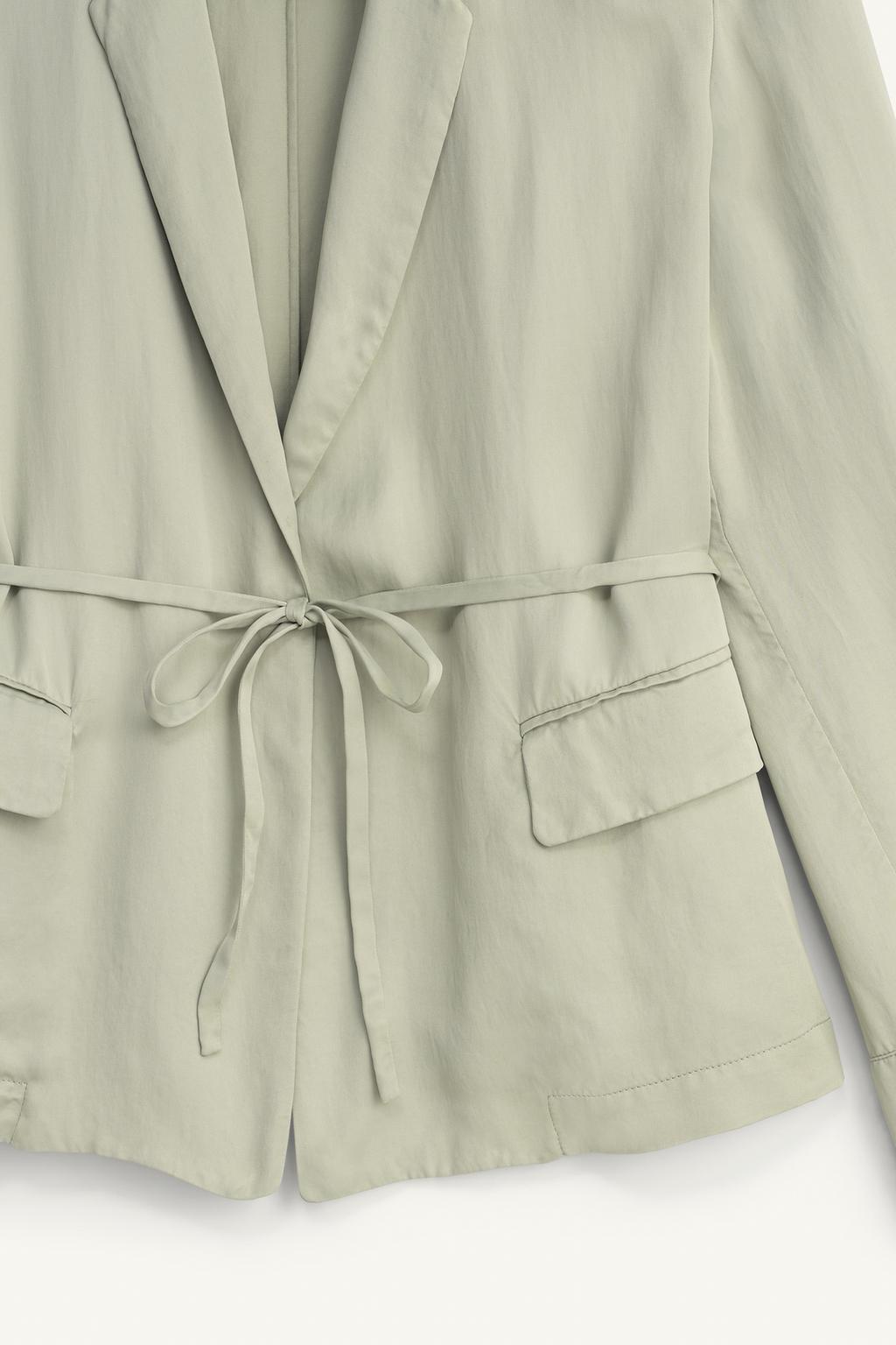 Эксклюзивный атласный блейзер с карманами