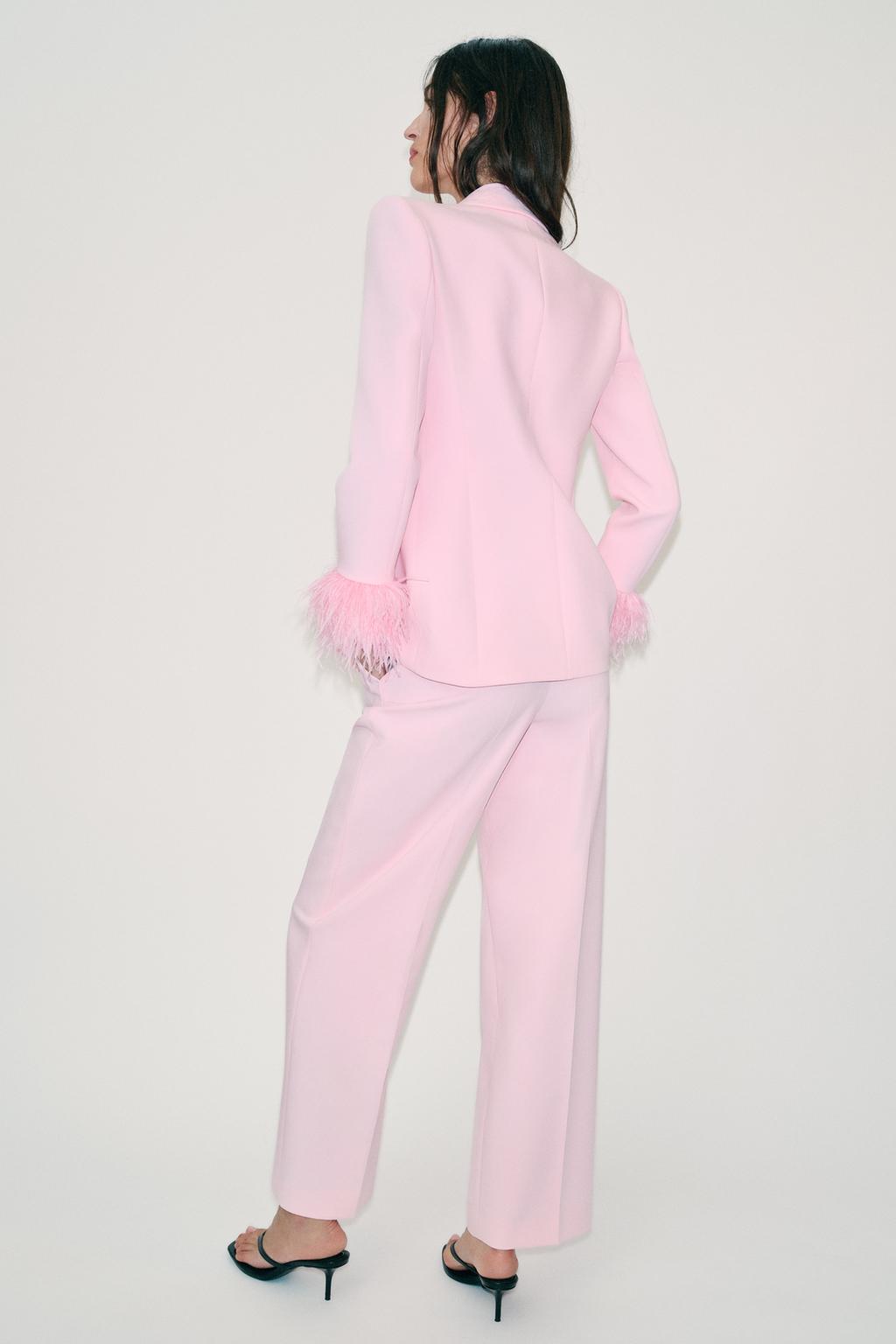 БЛЕЙЗЕР С ПЛЕЧАМИ И ПЕРЬЯМИ