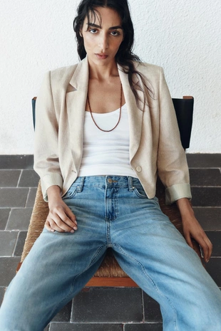 Укороченный блейзер из смесового льна с подплечниками- Заказать в России