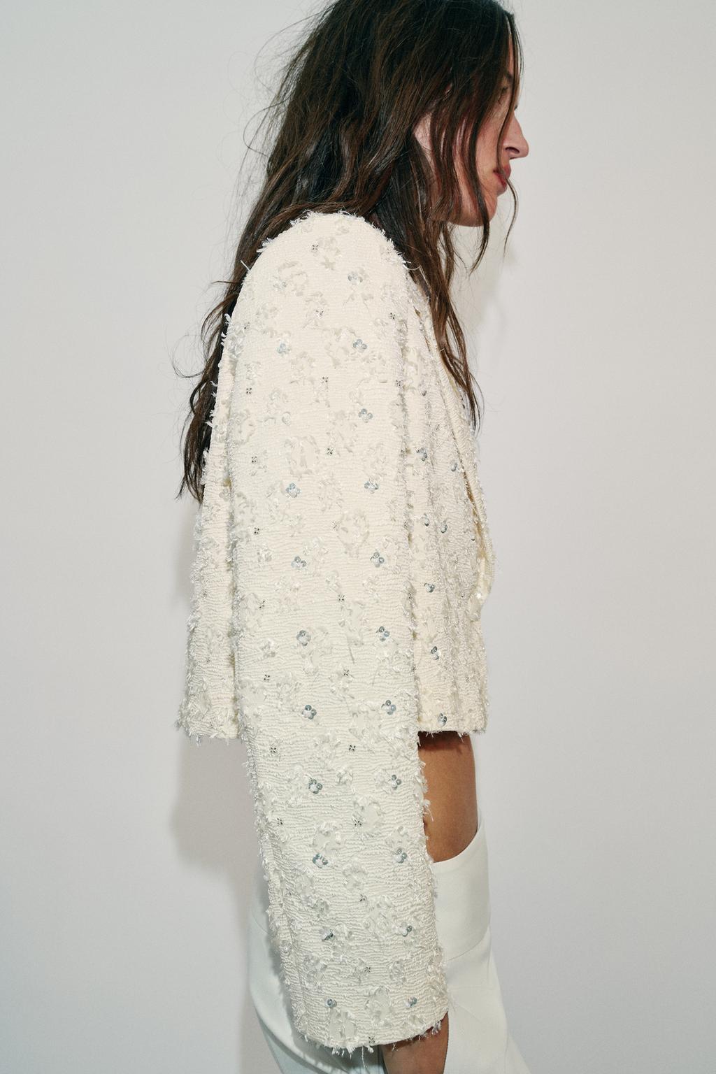 УКОРОЧЕННЫЙ БЛЕЙЗЕР С БАХРОМОЙ И БИСЕРОМ