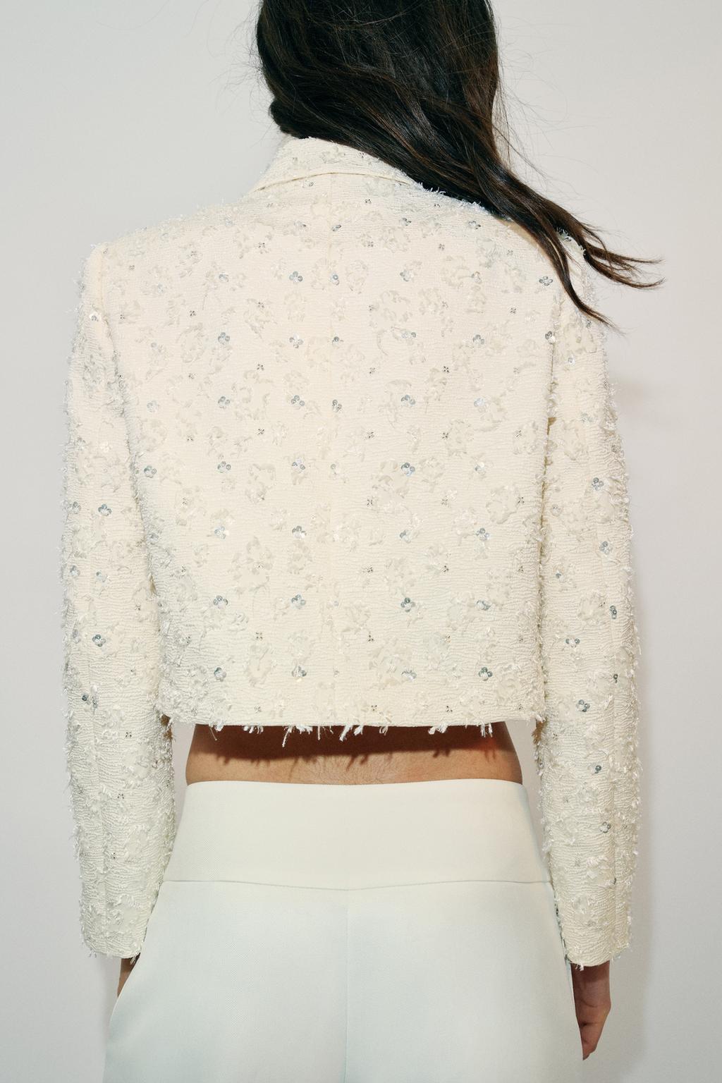 УКОРОЧЕННЫЙ БЛЕЙЗЕР С БАХРОМОЙ И БИСЕРОМ