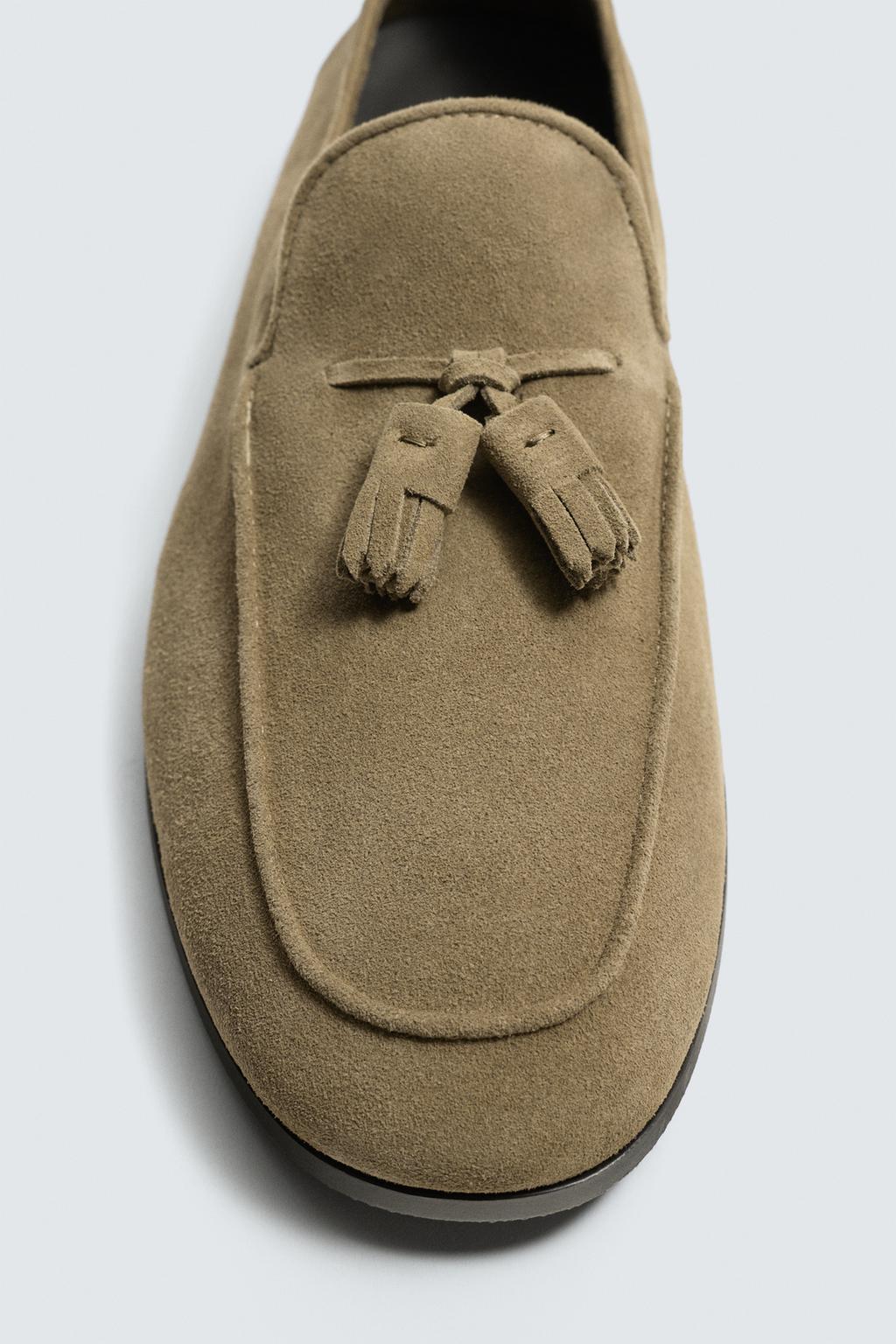 КОЖАНЫЕ ЛОФЕРЫ С КИСТОЧКАМИ