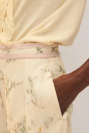 Брюки с ограниченным выпуском в цветочном принте- Заказать в России