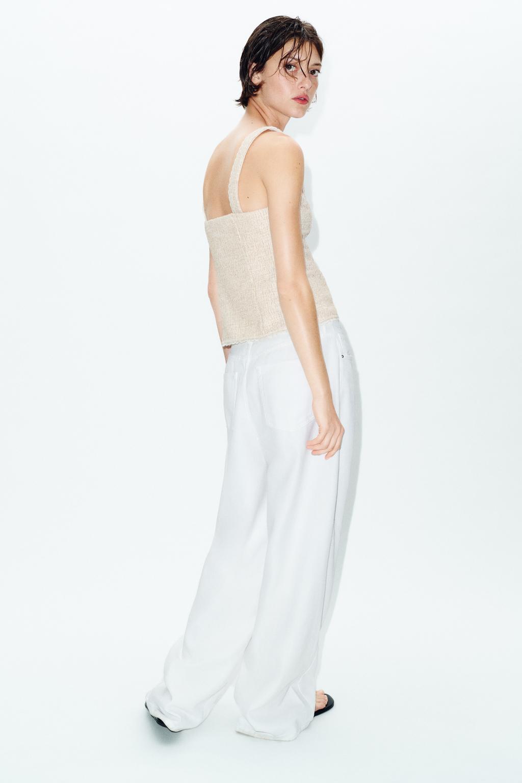 ТОП ИЗ РЕЛЬЕФНОЙ ТКАНИ С ПУГОВИЦАМИ