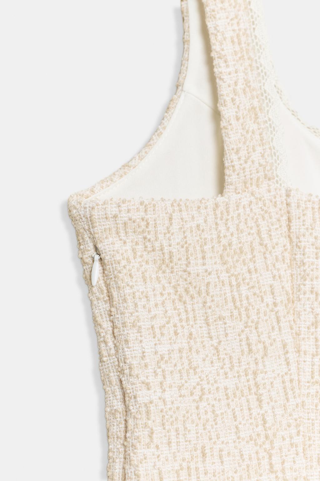 ТОП ИЗ РЕЛЬЕФНОЙ ТКАНИ С ПУГОВИЦАМИ