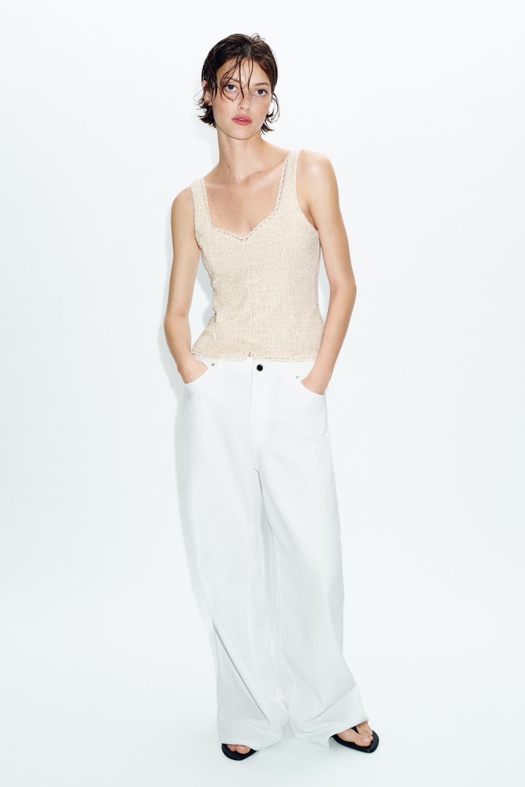 ТОП ИЗ РЕЛЬЕФНОЙ ТКАНИ С ПУГОВИЦАМИ