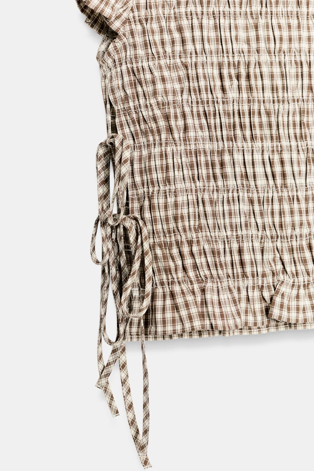 Топ сборкой в клетку из поплина