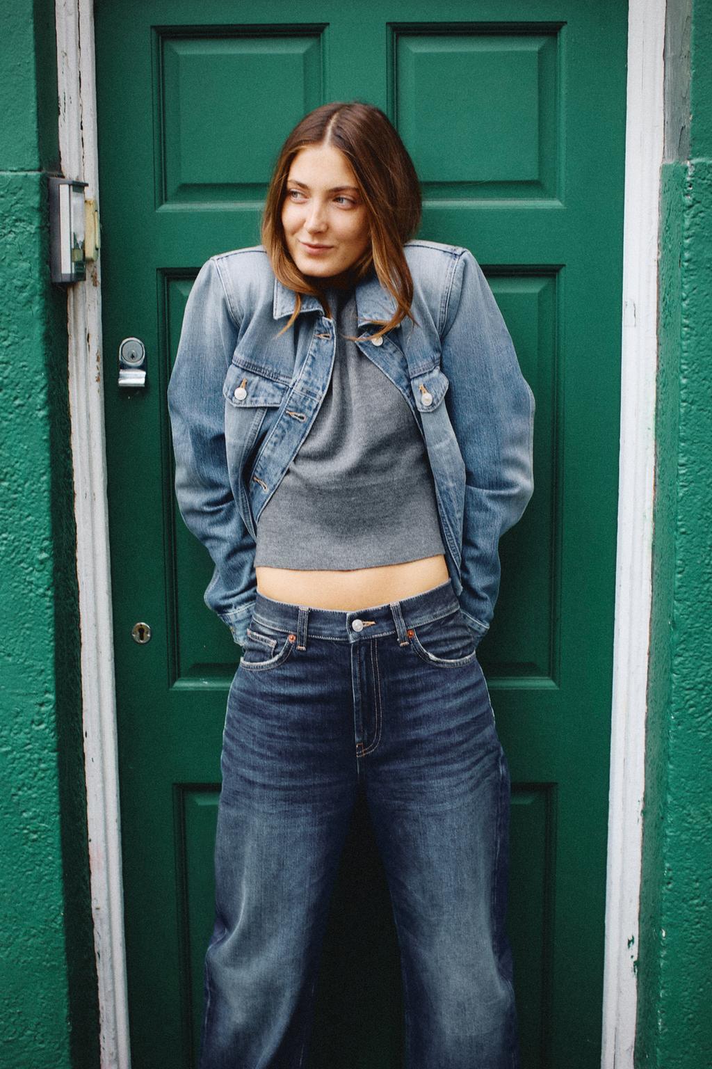 УКОРОЧЕННАЯ ДЖИНСОВАЯ КУРТКА TRF СО СКЛАДКАМИ