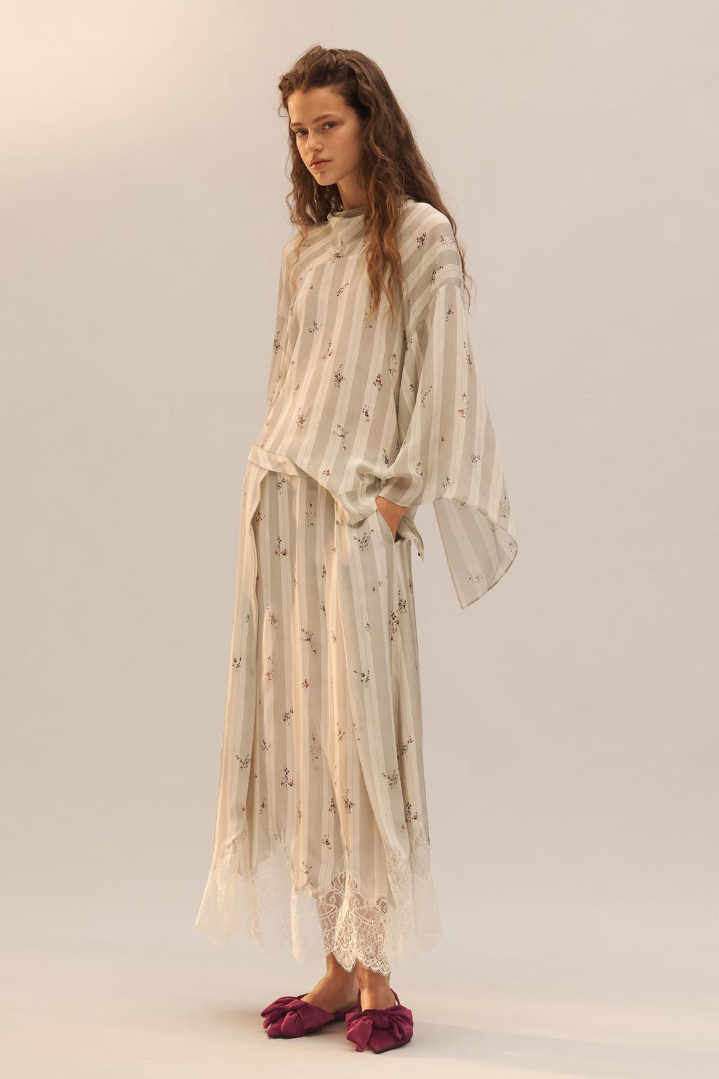 Блуза с полосками и цветочным узором лимитированной коллекции