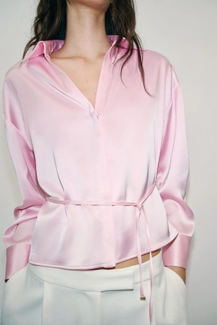 Атласная блузка с тонким поясом- Заказать в России