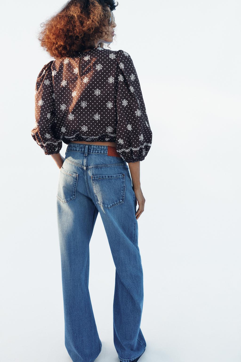 БЛУЗА В ГОРОШЕК С ПЕРФОРИРОВАННОЙ ВЫШИВКОЙ