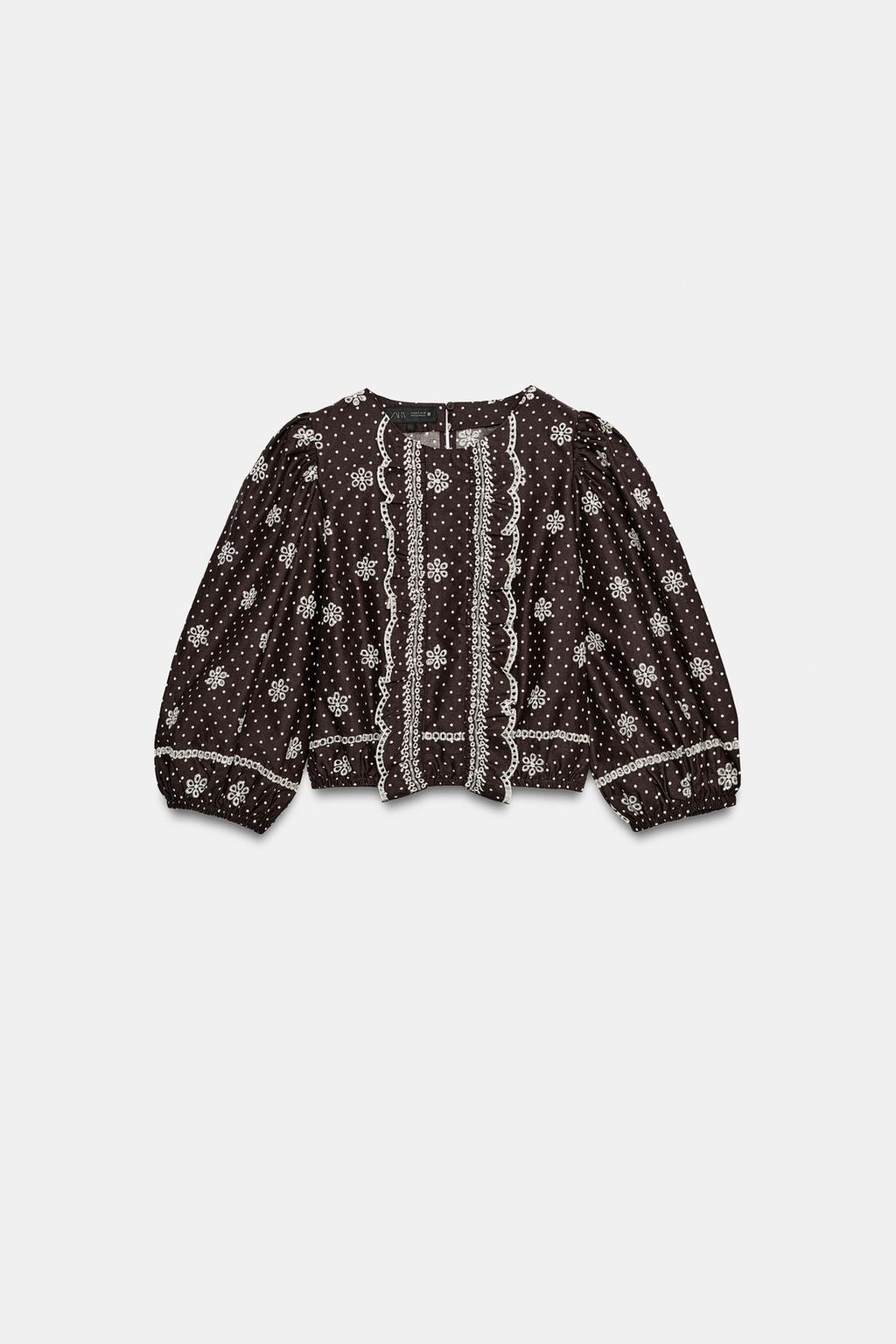 БЛУЗА В ГОРОШЕК С ПЕРФОРИРОВАННОЙ ВЫШИВКОЙ