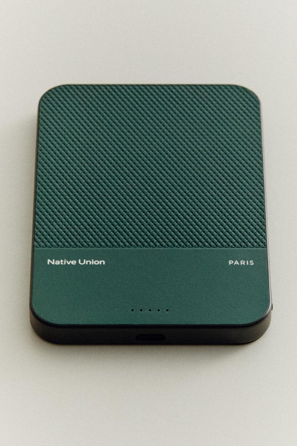 Портативное зарядное устройство native union