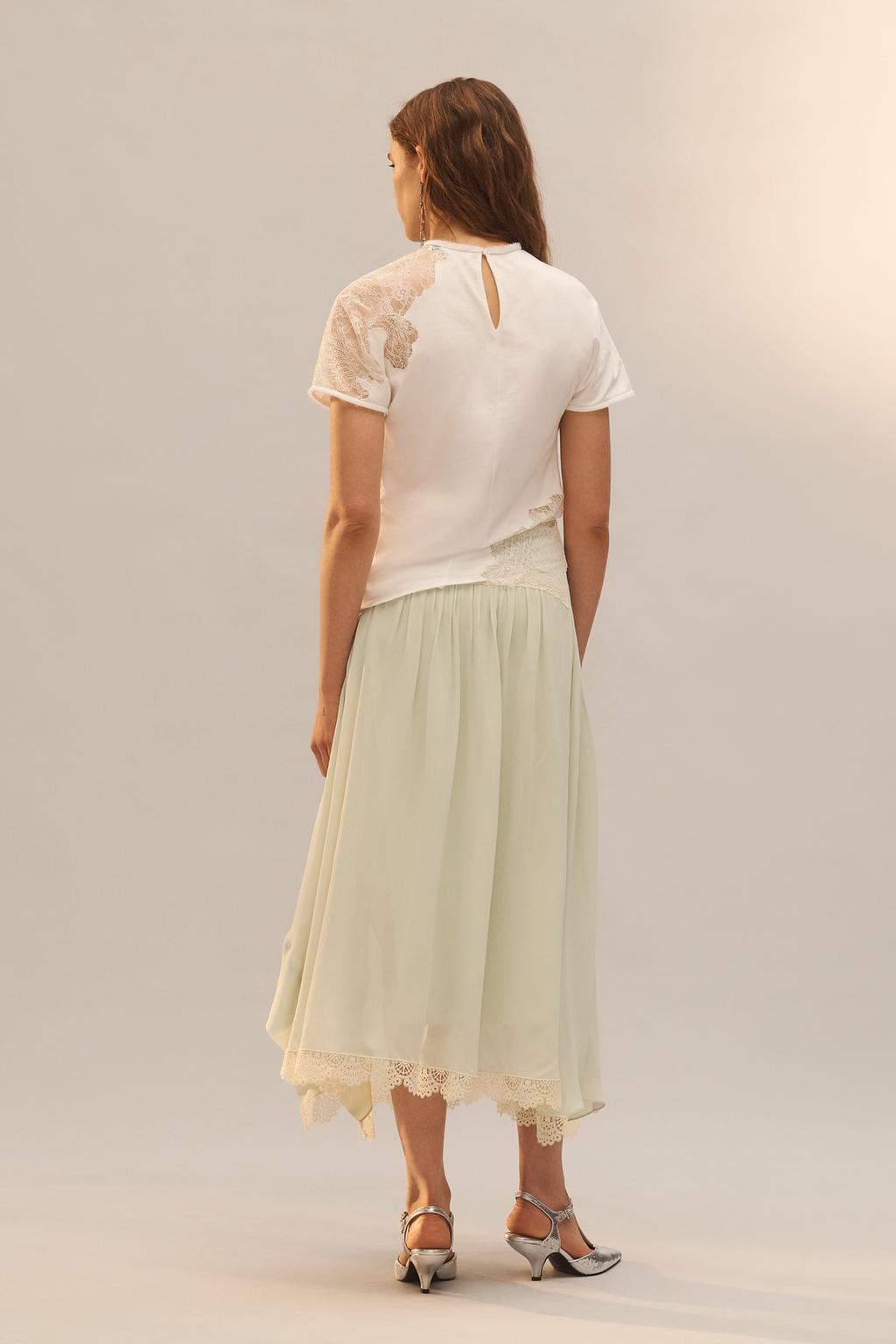 Футболка limited edition с асимметричным кружевом