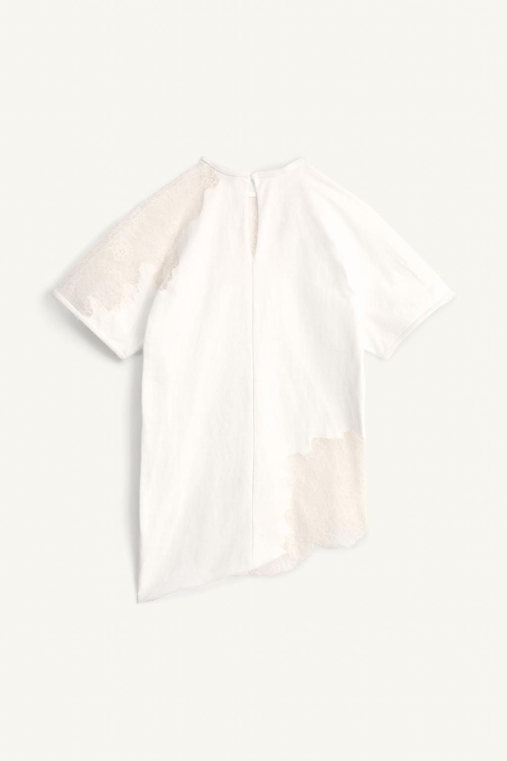 Футболка limited edition с асимметричным кружевом