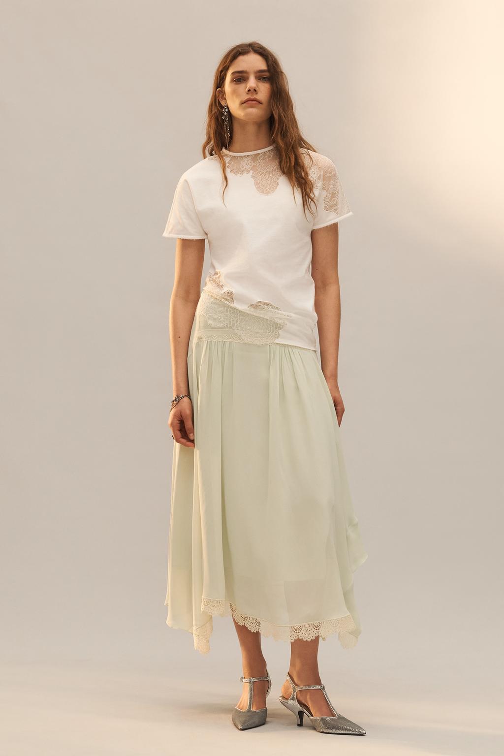 Футболка limited edition с асимметричным кружевом