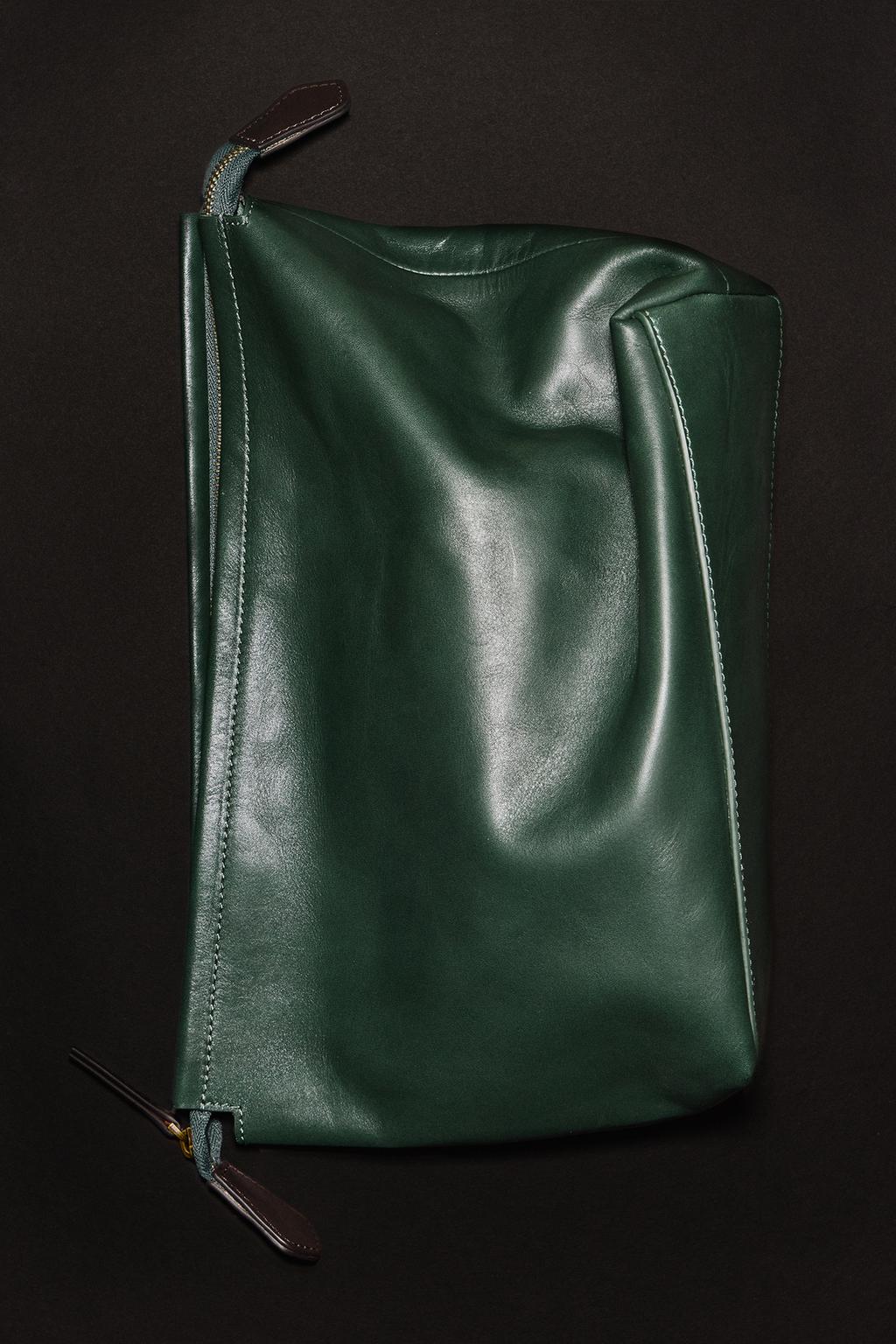 Кожаная косметичка для путешествий