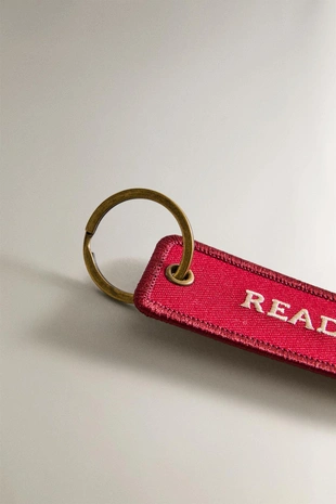 Брелок для ключей путешествие по холсту