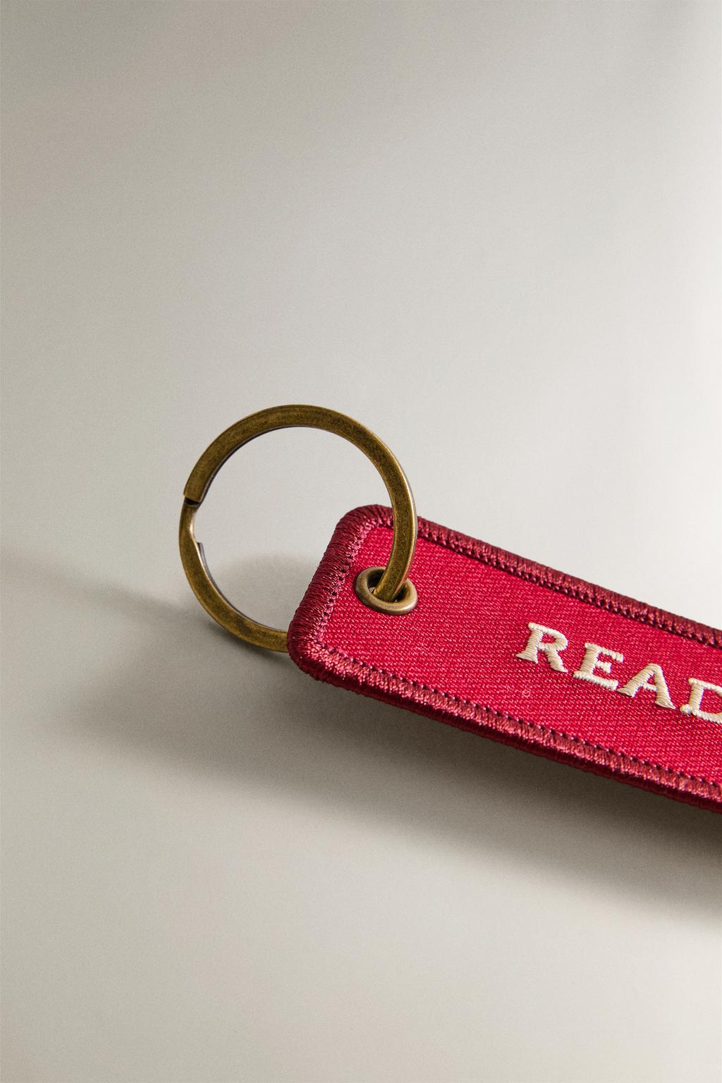 Брелок для ключей путешествие по холсту