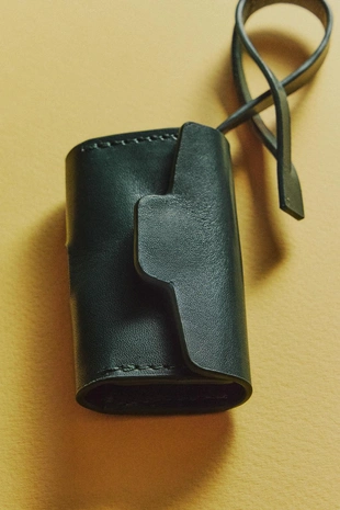 Диспенсер для мешков для домашних животных из кожи- Заказать в России