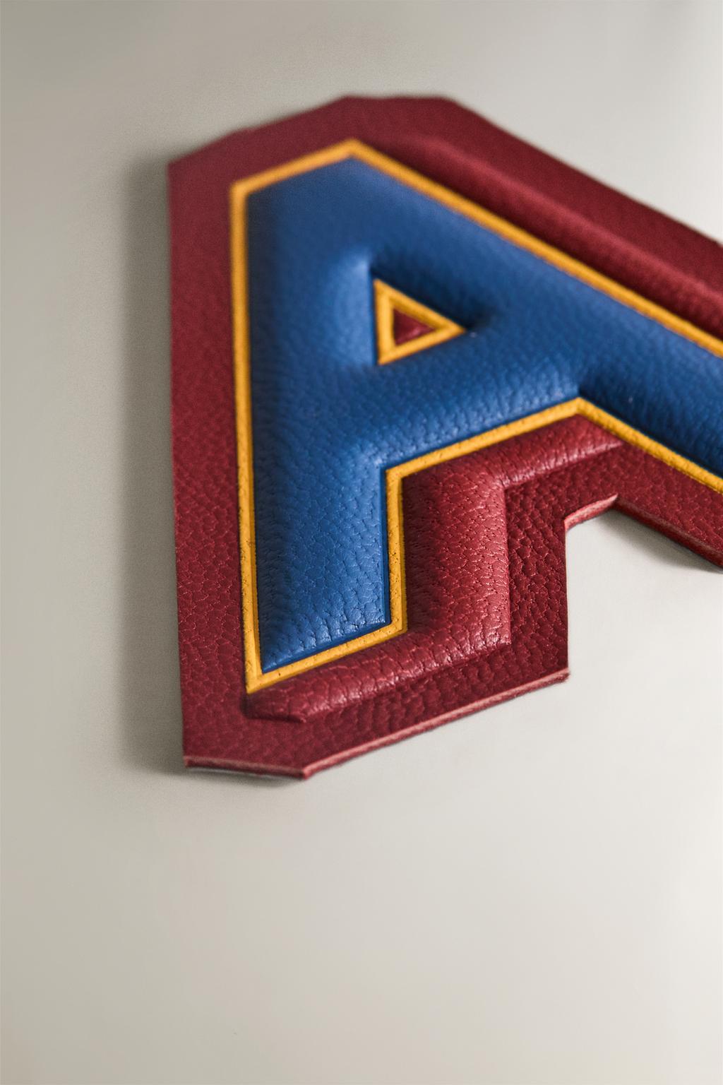 Набор нашивок из кожи с буквой a