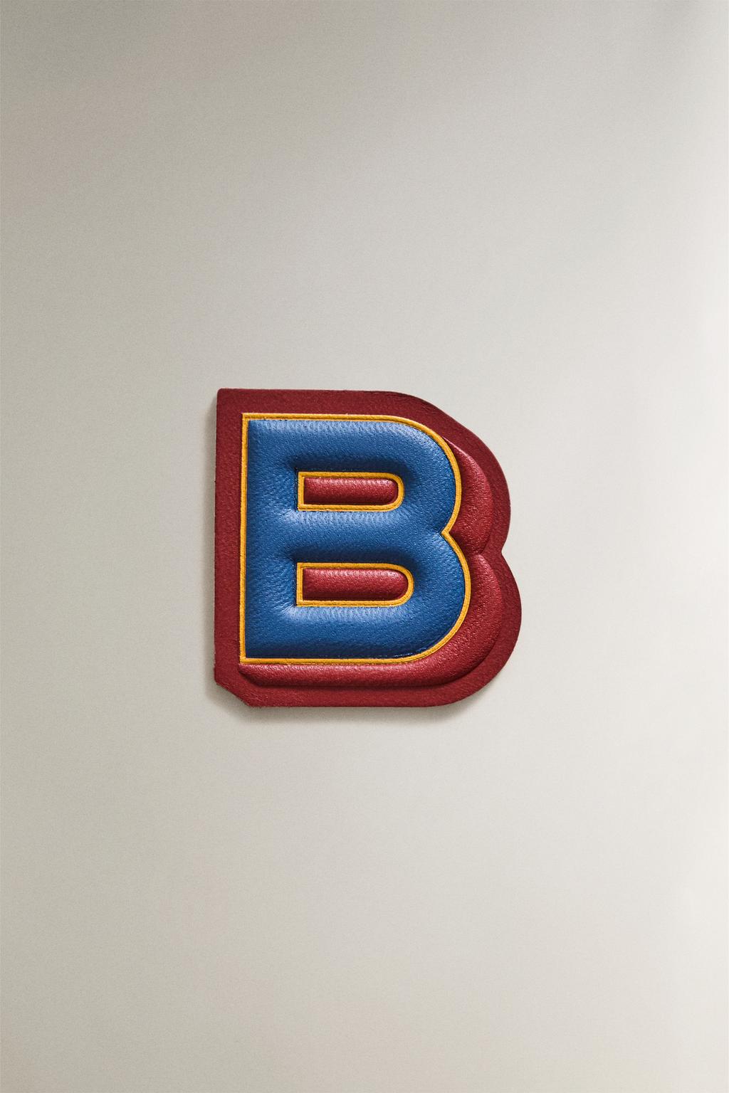 Термоаппликация из кожи с буквой b