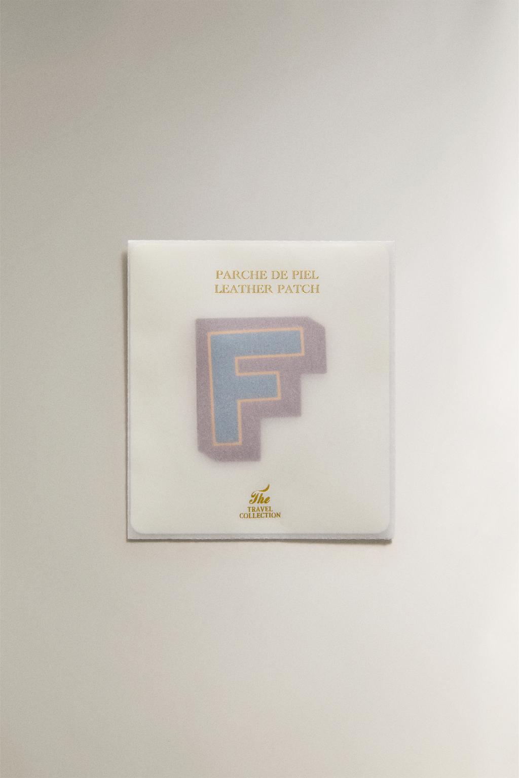 Значок из кожи с буквой f