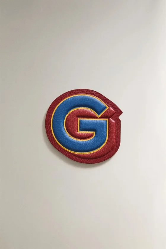 Нашивка из кожи с буквой g