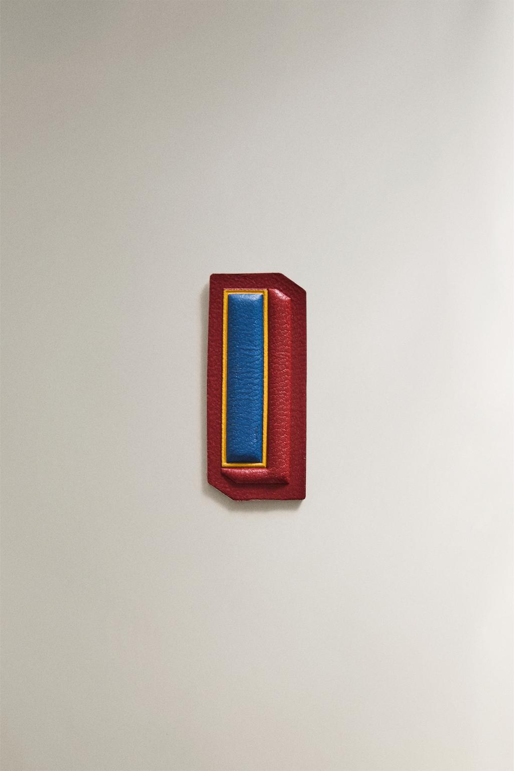 Кожаный нашивной патч с буквой i