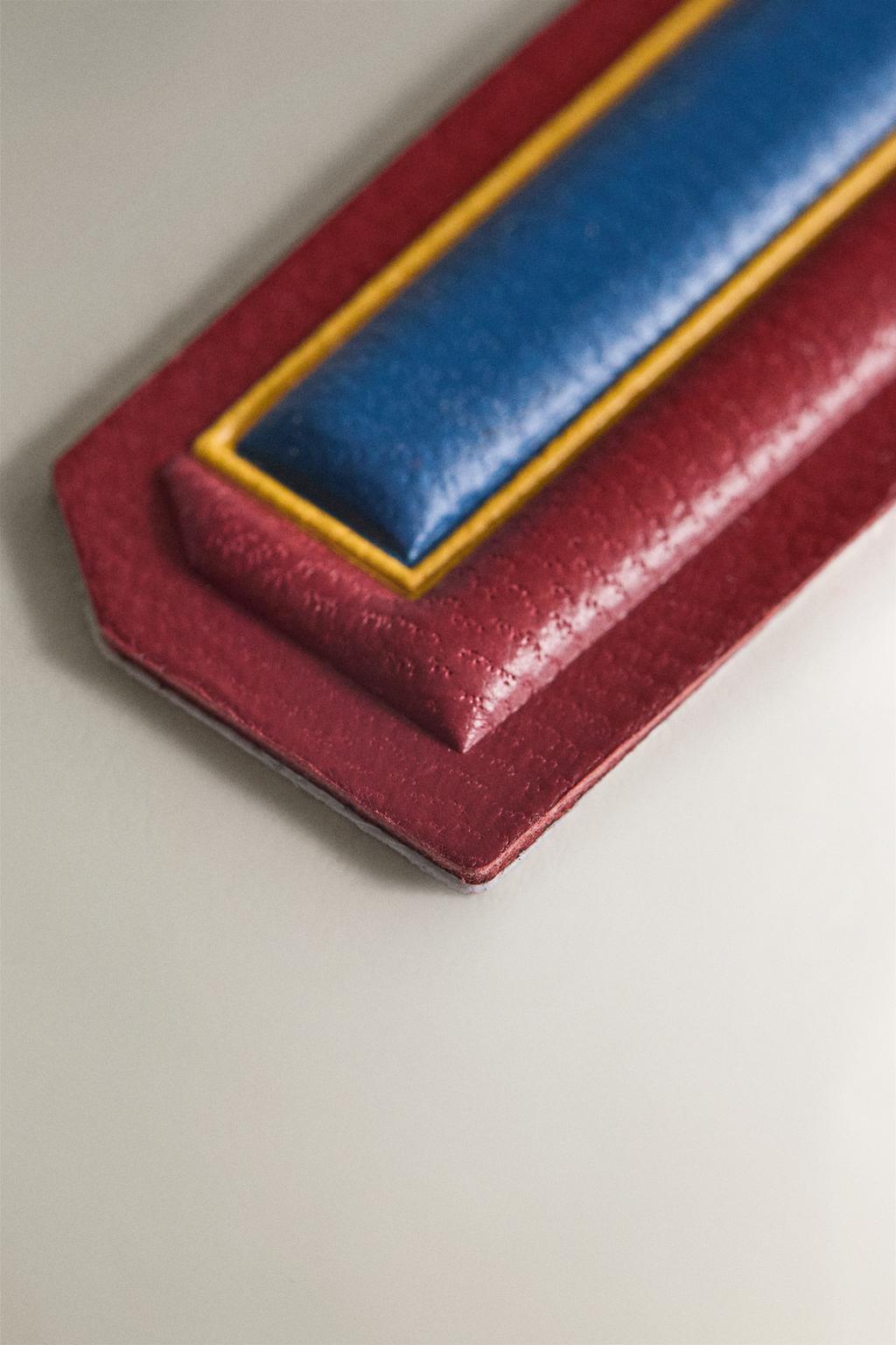 Кожаный нашивной патч с буквой i