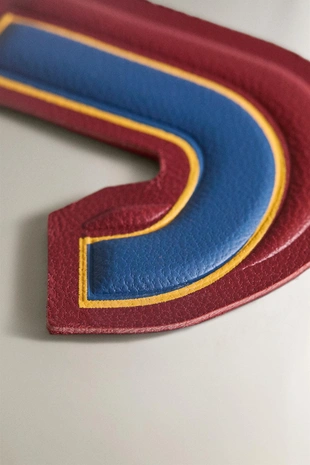 Наклейка из кожи с буквой j- Заказать в России