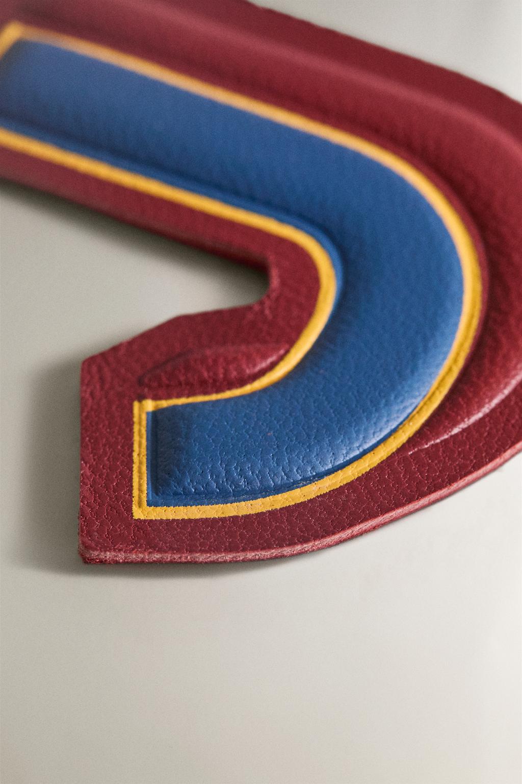 Наклейка из кожи с буквой j