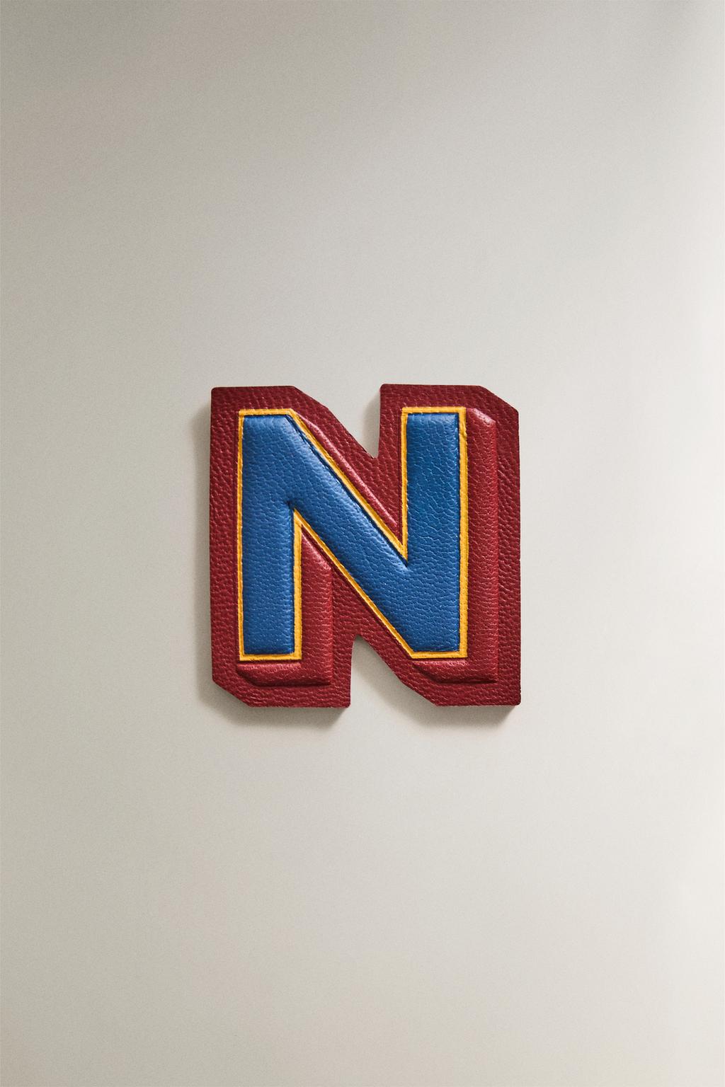 Наклейка из кожи с буквой n