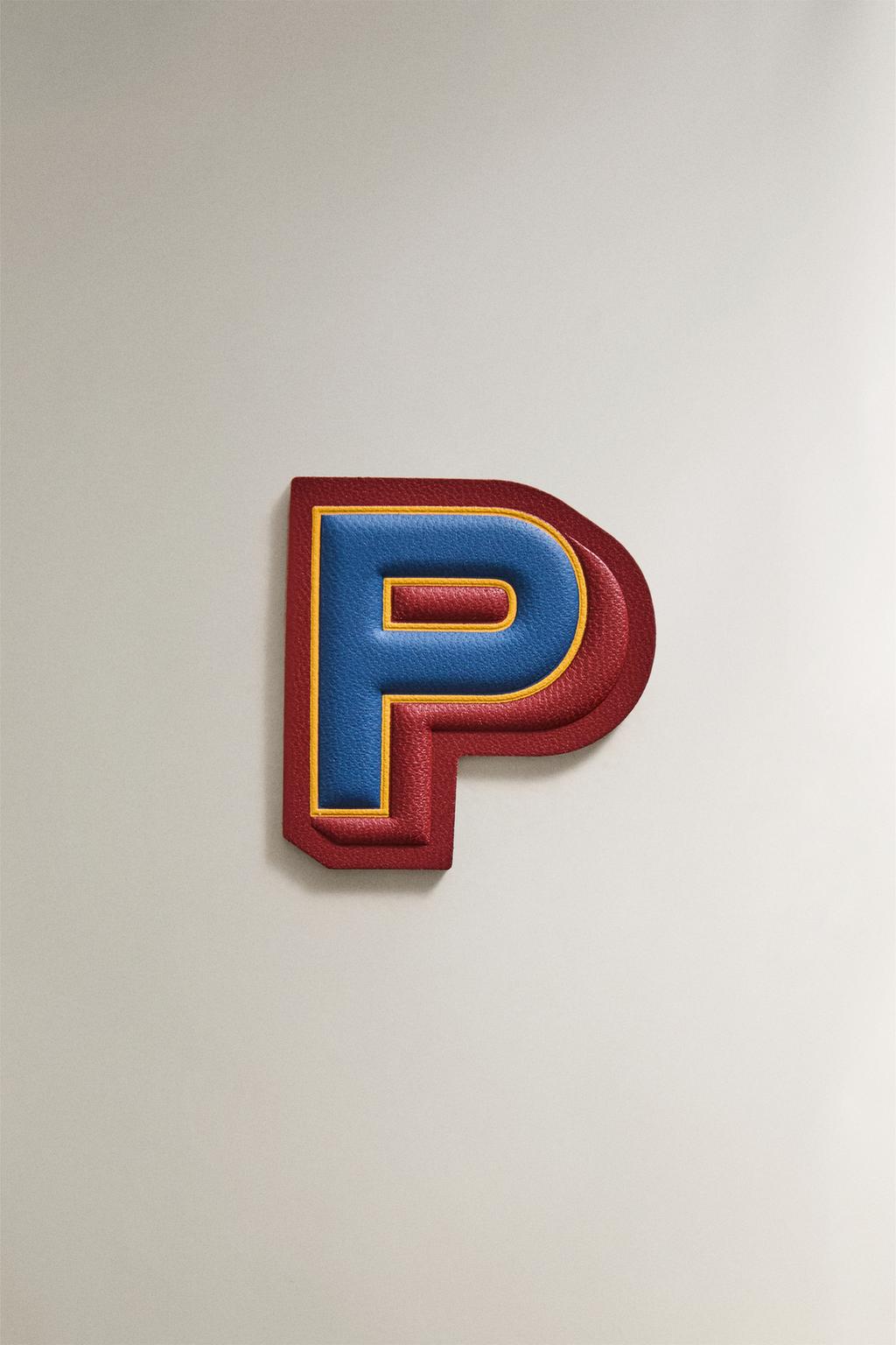 Термонаклейка из кожи с буквой p