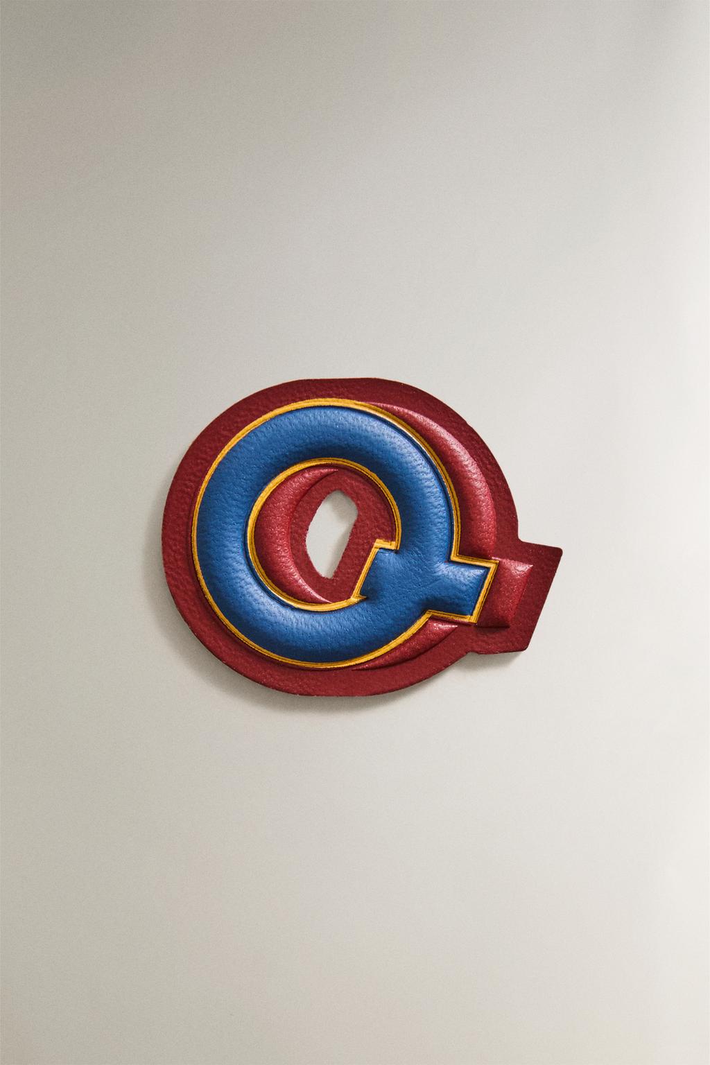 Кожаная нашивка с буквой q