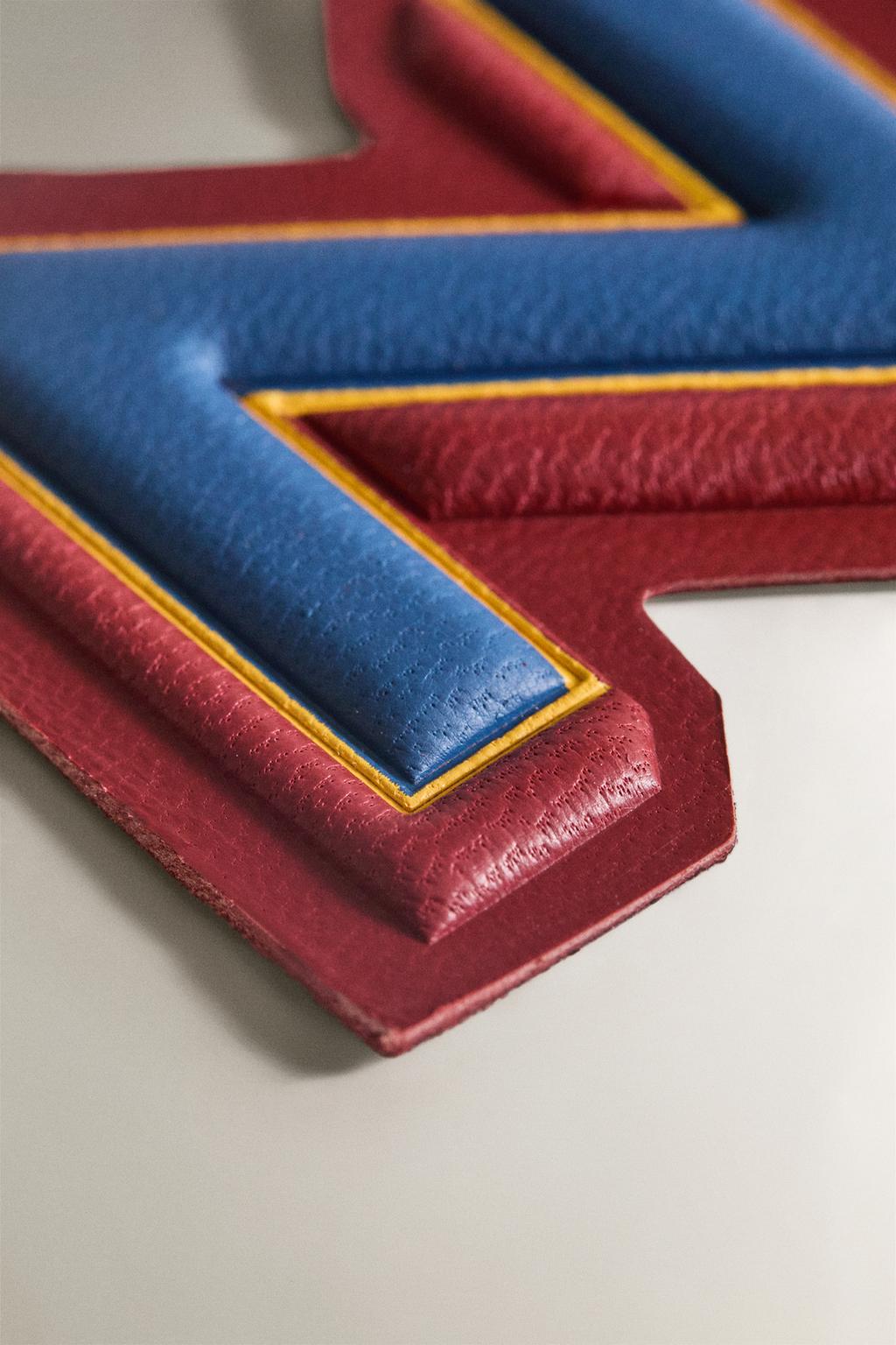 Наклейка из кожи с буквой z