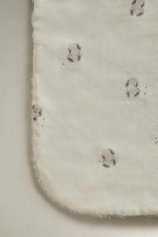 Детский слюнявчик с плечами в виде зайца- Заказать в России