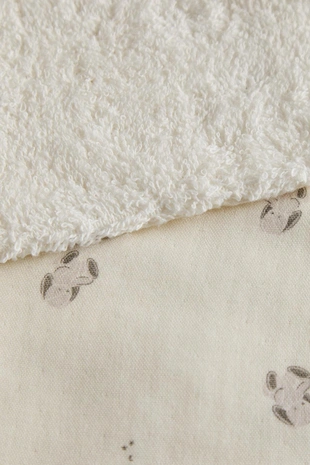 Детский слюнявчик с плечами в виде зайца- Заказать в России