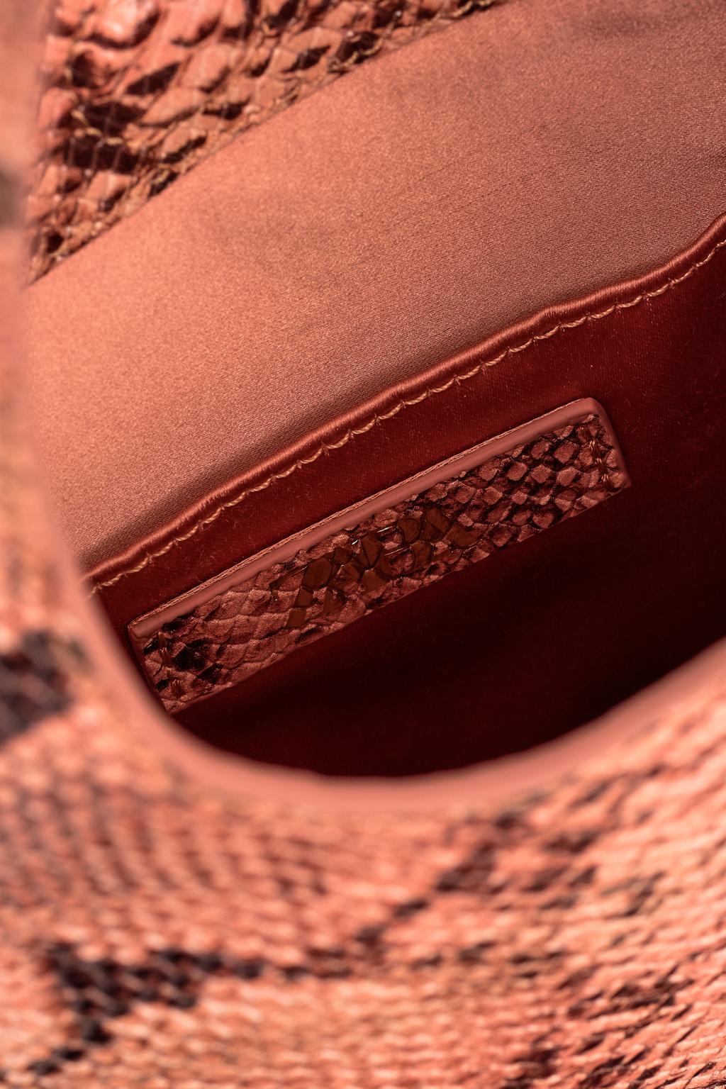 Сумка-тоут из эмбоссированной кожи ограниченной коллекции