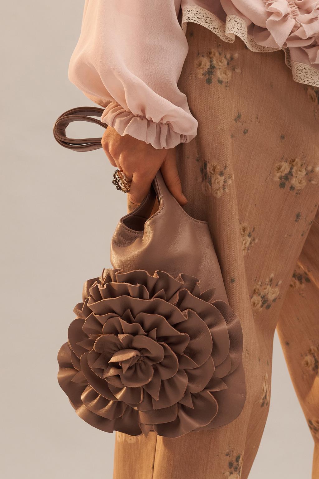 Сумочка-тоут из кожи limited edition с цветком