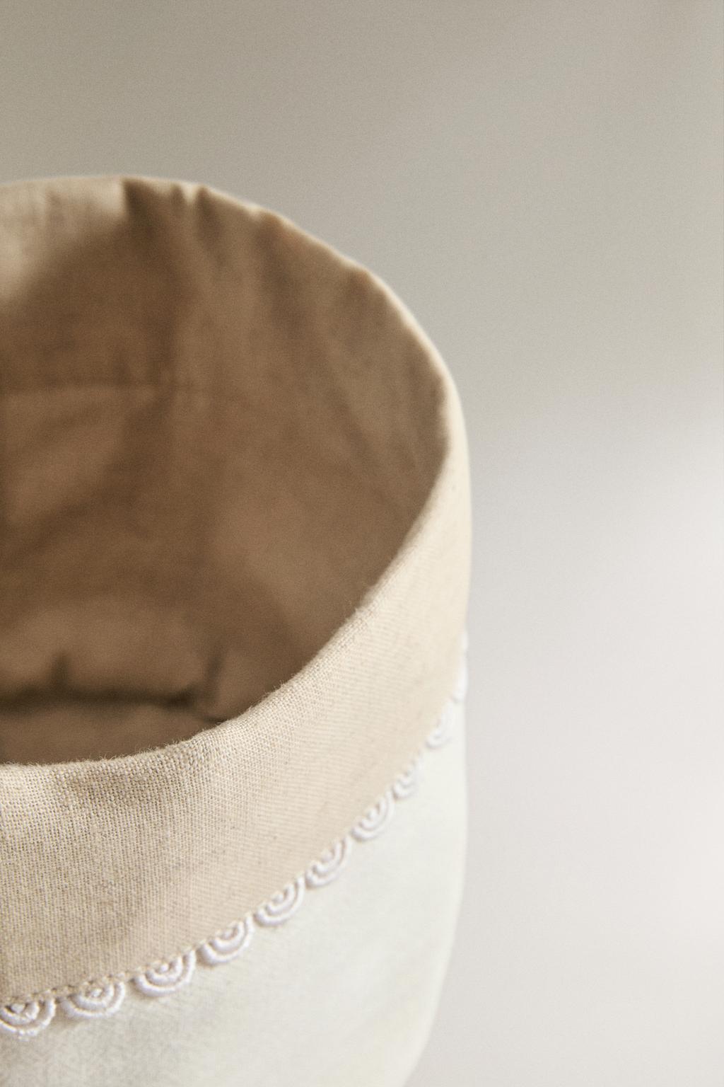 Хлебная корзина с кружевными оборками